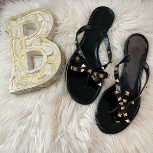 Spikes bowtie flip flops